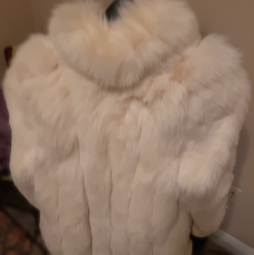 Ladies, White Mink Coat. - Picture 2 of 2